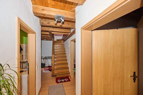 MFH Geiselhöring Flur + Treppenaufgang - 6 Zimmer Mehrfamilienhaus, Wohnhaus in Geiselhöring