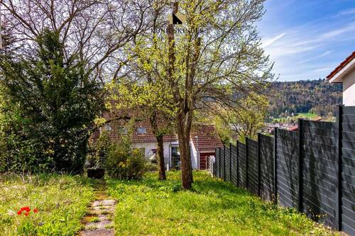 Großer Gartenteil - 6 Zimmer Etagenwohnung in Plüderhausen