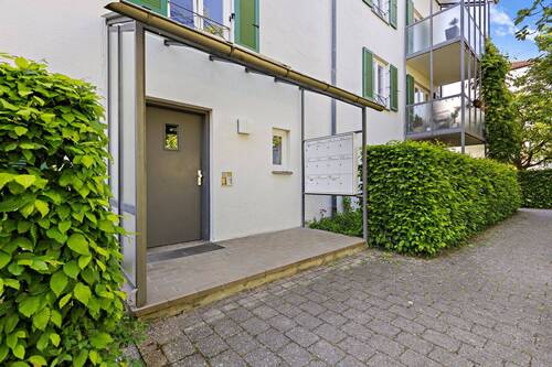 Hauseingang - Etagenwohnung mit 54,70 m² in Ingolstadt zum Kaufen