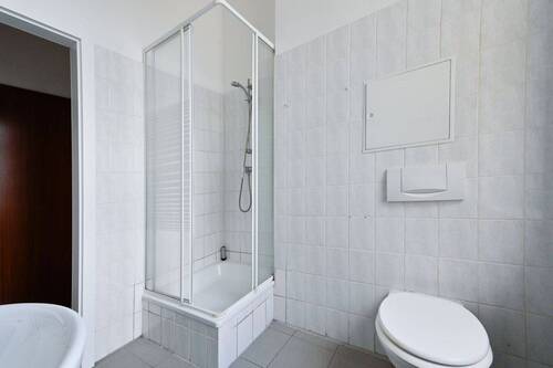 Bad 2-3 - 2 Zimmer Etagenwohnung in Chemnitz