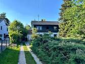 Aussenansicht - Einfamilienhaus sanierungssbedürftig 7 Zimmer 2 Bäder Garage Wohnfläche ca. 134m² Grund ca. 635m²