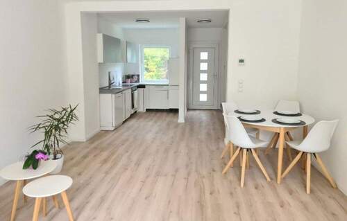 Bild 1 - Sonniges modernes Traumhaus im Grünen