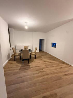 Bild 2 - 7 Zimmer Etagenwohnung zum Kaufen in Offenbach an der Queich