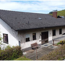 Freistehendes Einfamilienhaus mit Einliegerwohnung in naturnaher Ortsrandlage! - Vöhl Schmittlotheim