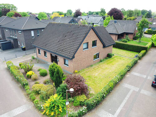 Außenansicht - Großzügiges Einfamilienhaus mit 9 Zimmern in ruhiger Lage von Neuenhaus