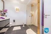 Mit ebenerdiger Dusche - 