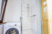 Dusche mit Waschmaschine - 