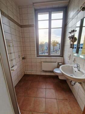 Badezimmer mit Fenster - 
