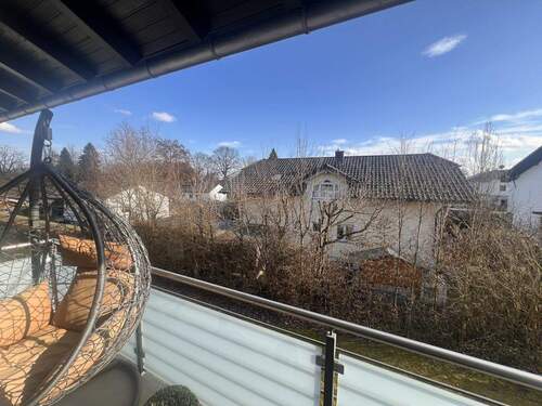 Balkon mit Panoramablick und modernem Edelstahl-Geländer - 