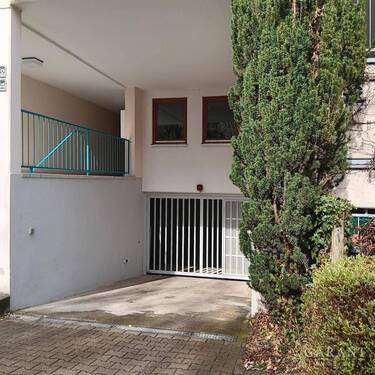 Garageneinfahrt - 2 Zimmer Etagenwohnung zum Kaufen in Bad Urach