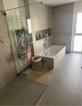 Badezimmer-Teil 2 - 6 Zimmer Doppelhaushälfte zur Miete in Offenburg-Elgersweier