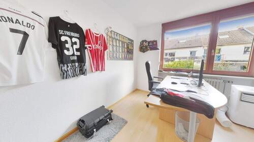 Schlafzimmer - 2 Zimmer Etagenwohnung zum Kaufen in Freiburg