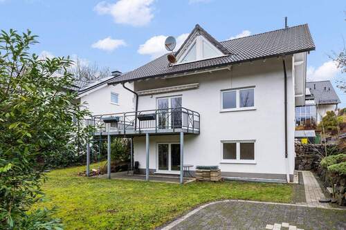 Bild - 8 Zimmer Einfamilienhaus zum Kaufen in Lennestadt