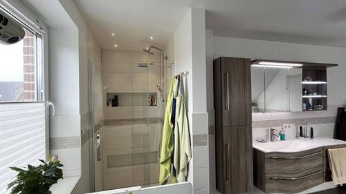 Dusche im Badezimmer - 