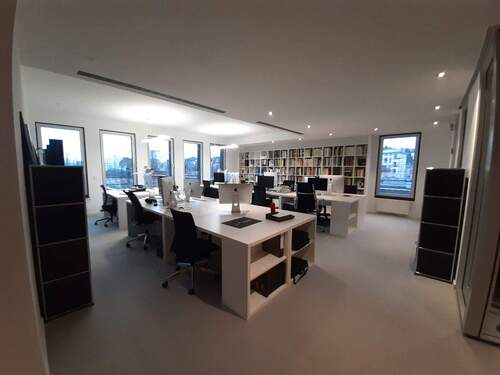fester Schreibtisch im Open Space - Büro zur Miete in Frankfurt am Main