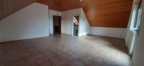 Wohnbereich - 1 ZKB Dachgeschoss - 585,00 EUR Kaltmiete, ca.  45,00 m² Wohnfläche