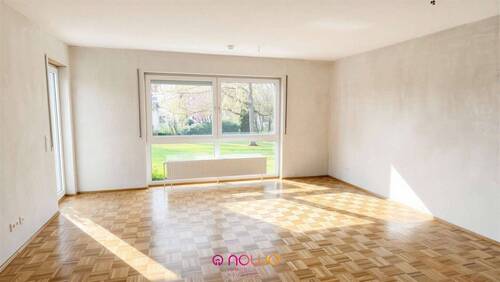 Blick ins Wohnzimmer - 