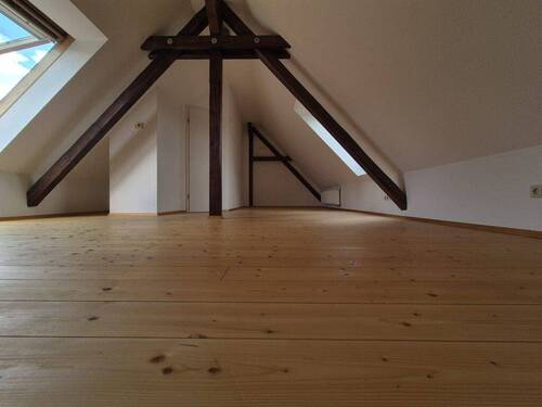 Obergeschoss - Helle Maisonettewohnung mit zwei Balkonen und Charakter