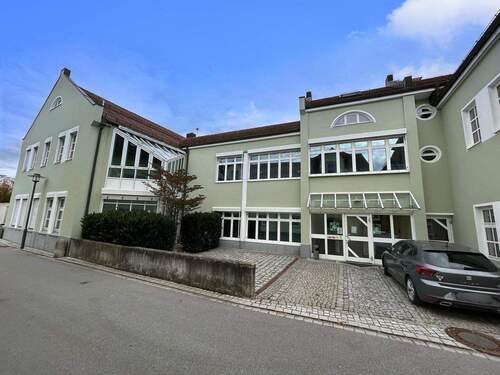 Seitenansicht / Nebeneingang - 1 Zimmer Büro in Plattling