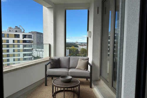 Balkon mit schönem Blick auf die Alpen - 