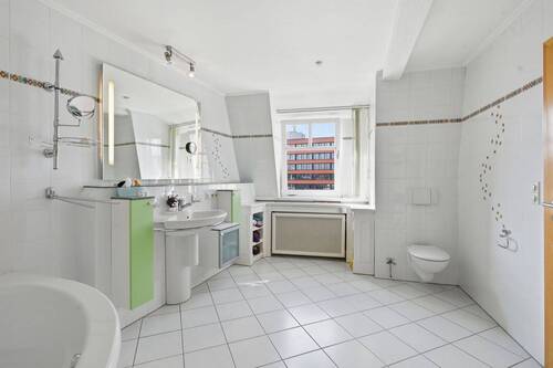 Badezimmer - DG - Maisonette-Wohnung - 