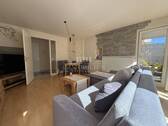 Wohnzimmer mit 2 Balkonen - Etagenwohnung mit 76,20 m² in Hamburg zum Kaufen