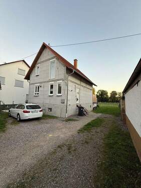 Haus Front Ansicht - Einfamilienhaus in Essingen - mit unverbaubarem Blick in die Weinberge!
