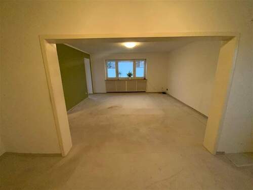 Blick aus der Sitz-/Lese-Ecke in das Wohnzimmer - 