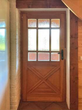 Flur EG mit Eingangstür - 