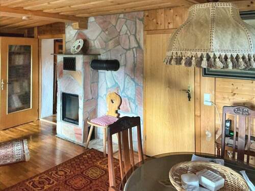 Wohnzimmer Kaminofen Türen zur Küche und Flur - 