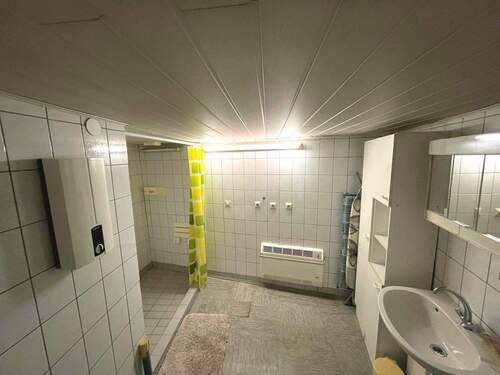 Waschküche mit Zugang Garage - 