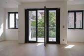 Wohnzimmer mit Süd-Balkon - 3 Zimmer Etagenwohnung zum Kaufen in Berlin