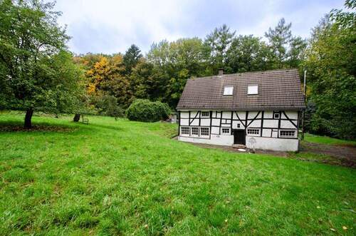 Außenansicht - Bestandsschutz in Alleinlage - Sanierungsbedürftiges Bauernhaus in Hattingen-Oberelfringhausen