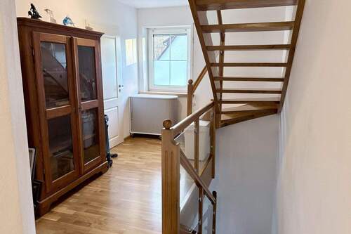 Treppenhaus und Flur im Obergeschoss - 