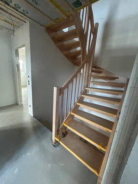 Treppe zum Dachgeschoss - 