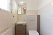 saniertes Gäste-WC mit Tageslicht - 