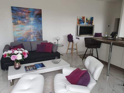 Sitzbereich - Vollmöblierte Wohnung in Berlin-Tempelhof – 1 bis 2 Zimmer möglich, Hotelsuite-Standard!