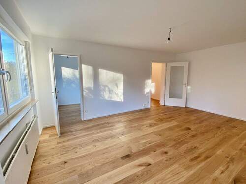 Wohnzimmer Richtung Eingang - 