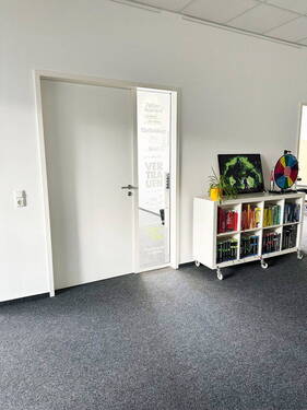 Bürotür mit Glaselement - Büro zur Miete in Paderborn