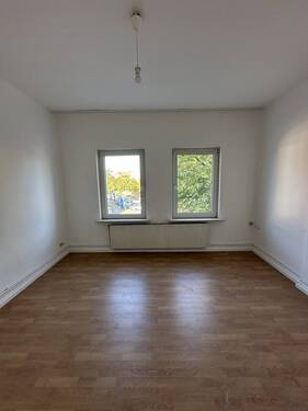 Wohnzimmer - ++Charmante 3-Zimmer-Wohnung mit hohen Decken, Einbauküche und Top-Lage im Herzen von Geesthacht++
