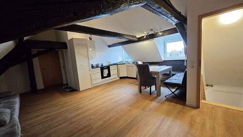 große offene Küche DG - 1 Zimmer Mehrfamilienhaus, Wohnhaus in Langen