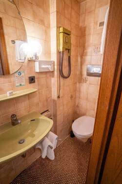 BADEZIMMER - Mehrfamilienhaus, Wohnhaus mit 174,00 m² in Tuttlingen zum Kaufen