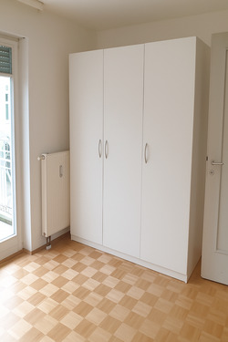 Schlafzimmer mit Zugang zum Balkon - 