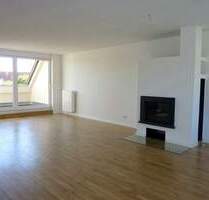 Klimatisierte DG-Wohnung: 4 Zimmer, 2 Bäder, Kamin und Balkon in Leipzig Gohlis