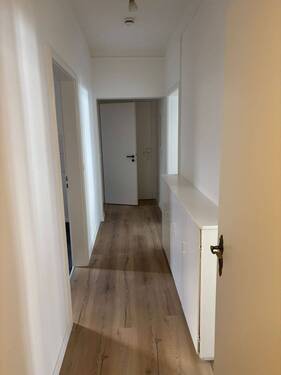 Flur - Wie wärs damit? Hübsche Drei-Zimmer-Wohnung in Fürth