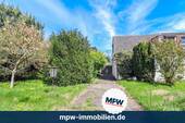 Hausansicht - Doppelhaushälfte in Berlin-Malchow: Sanierungsprojekt mit außergewöhnlichem Entwicklungspotenzial