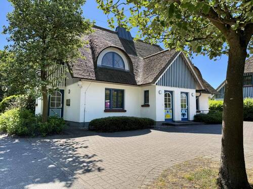 Hausansicht - Charmante Wohnung im Boddenquartett