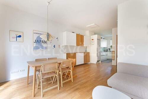 Blick zum Essplatz und der Küche - 