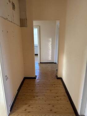 Flur.jpg - Etagenwohnung mit 65,70 m&sup2; in Bitterfeld-Wolfen zum Kaufen