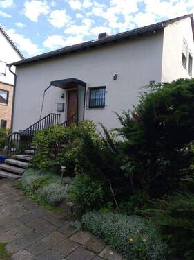 Hauseingang - 6 Zimmer Einfamilienhaus in Oberursel